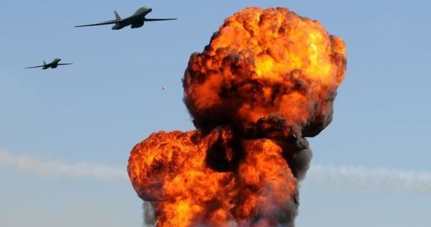 Ciężkie bombowce atakują cele naziemne - czy Amerykanie przygotowują się do ataku? /123RF/PICSEL