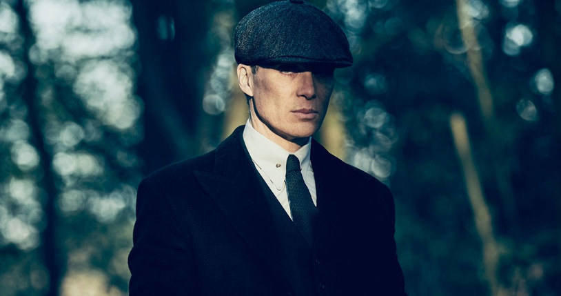 Cillian Murphy jako Tommy Shelby na plakacie zapowiadającym szósty sezon "Peaky Blinders" /Robert Viglasky /BBC