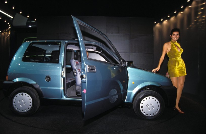 Cinquecento z 1996 r: "z długimi opłatami, silnik pali na dotyk, auto skręca, hamuje, nic nie stuka" /Getty Images