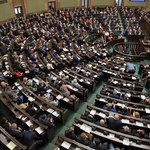CIS: Posiedzenie Sejmu przedłużone do piątku. Jest wiosek o odwołanie szefowej MEN 
