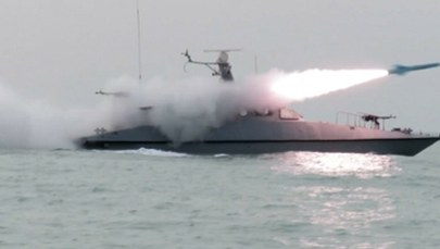 Ciśnienie w cieśninie. Okręty Iranu, Rosji i Chin, a obok siły USA