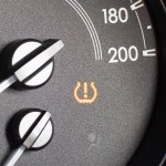 Ciśnienie w oponach spada. Kierowcy nie wiedzą, o co chodzi