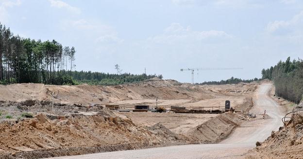 Cisza na placu budowy autostrady A2 / Fot. Łukasz Szeląg /Reporter