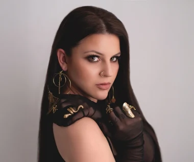 "Cisza nie oznaczała końca". Odmieniona Patty powraca po latach