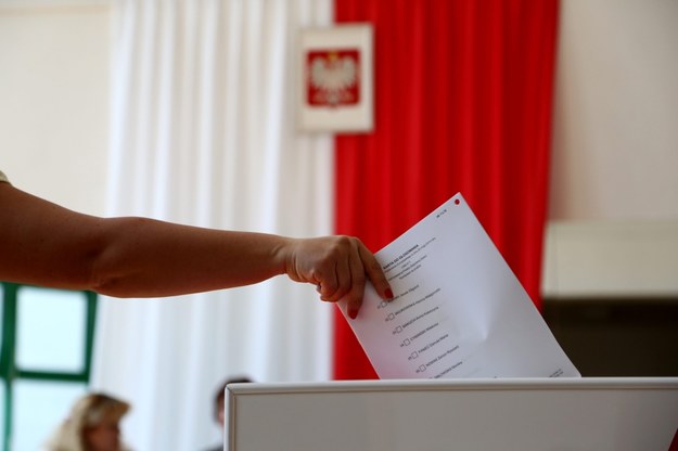 Cisza wyborcza trwa do niedzielnego zakończenia głosowania /PAP/Tomasz Gzell /PAP