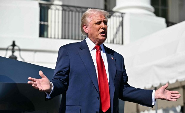 Cła Trumpa wchodzą w życie. Szykuje się wojna handlowa?