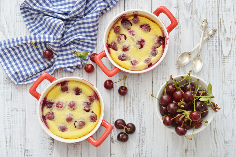 Clafoutis z wiśniami /123RF/PICSEL