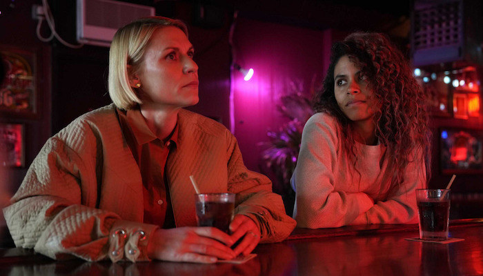 Claire Danes i Zazie Beetz w serialu "Pełne koło" /HBO
