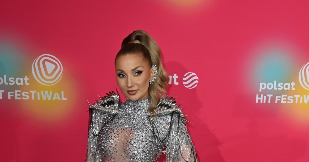 Cleo w kosmicznej kreacji na Polsat Hit Festiwalu 2025. /Marcin Gadomski /AKPA