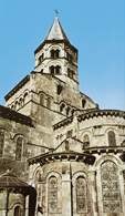 Clermont-Ferrand, wieże katedry Notre-Dame-du-Port /Encyklopedia Internautica