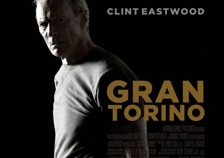 Clint Eastwood wyreżyserował oraz zagrał główną rolę w "Gran Torino" /materiały dystrybutora