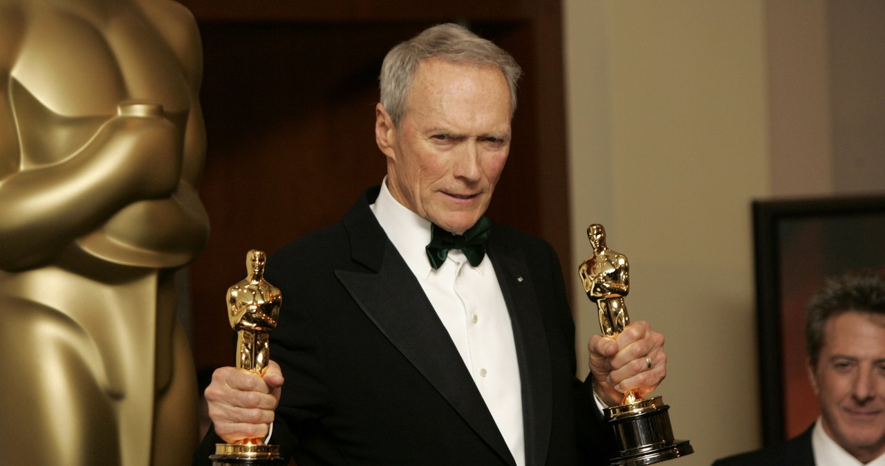 Clint Eastwood z Oscarami za film "Za wszelką cenę" /Christopher Polk / Contributor /Getty Images