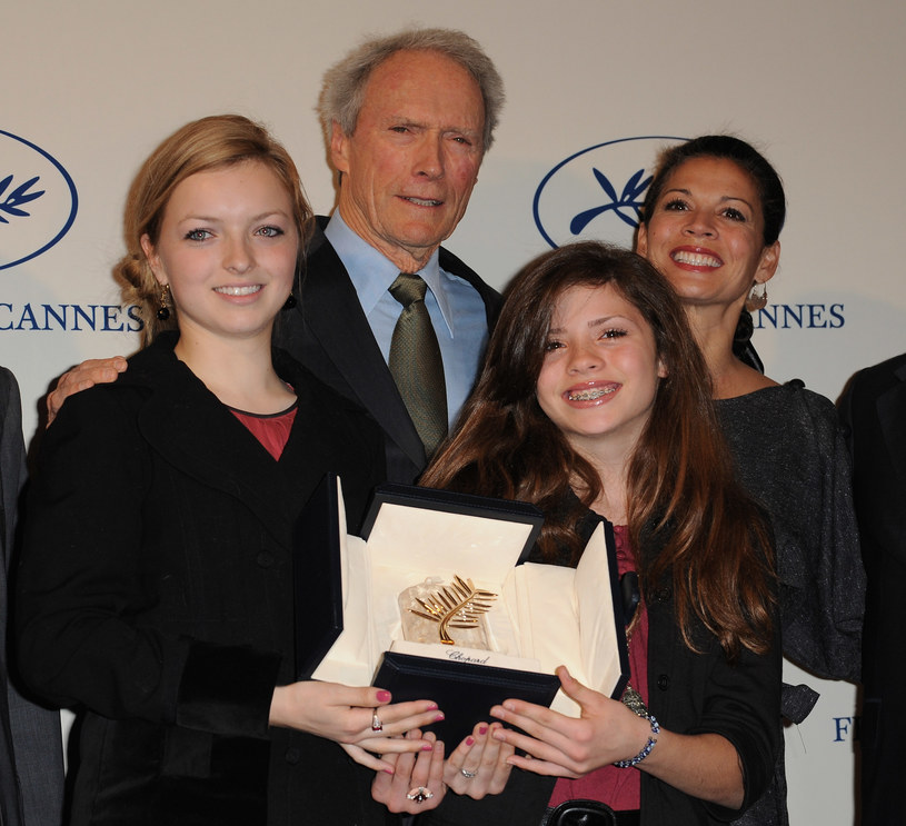 Clint z żoną Diną i córkami, Francescą i Morgan /Getty Images