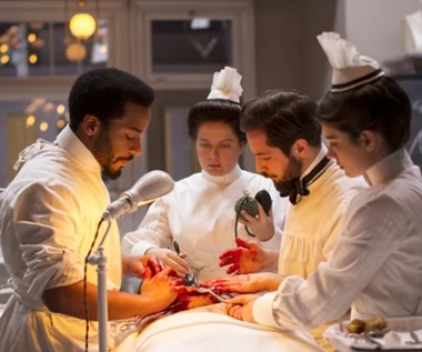 Clive Owen w drugim sezonie serialu "The Knick"