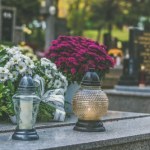 Cmentarna rewolucja. Zakaz plastikowych kwiatów i palenia zniczy