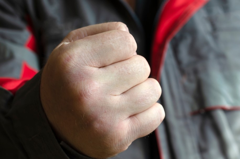 Cmentarny bandyta wpadł w ręce policji. Jedną z ofiar 92-latek (Zdjęcie ilustracyjne) /Shutterstock