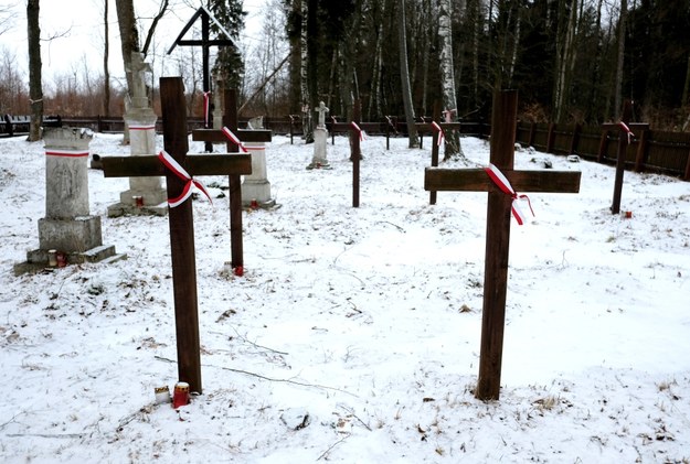 Cmentarz mieszkańców polskiej miejscowości Huta Pieniacka na Ukrainie, na którym spoczywają m.in. ofiary rzezi z 28 lutego 1944 roku /Darek Delmanowicz /PAP