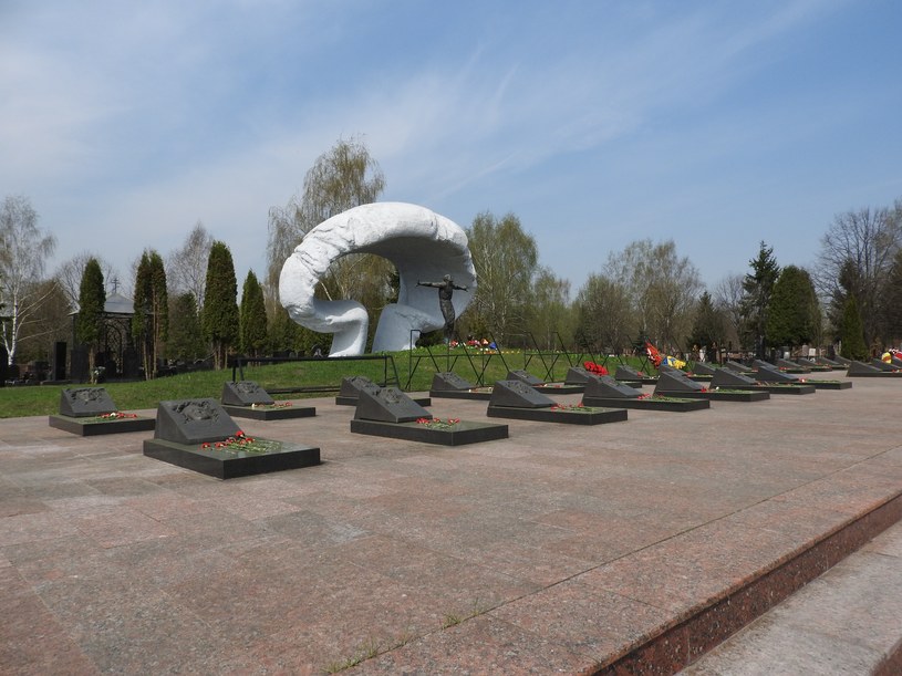 Cmentarz Mitiński w Moskwie w 2019 roku. Tu, w ołowianych trumnach, pochowano pierwsze ofiary Czarnobyla. Byli wśród nich strażacy gaszący pożar elektrowni. Przewieziono ich do stołecznego szpitala, gdzie umierali na chorobę popromienną /Jakub Krzywiecki /INTERIA.PL