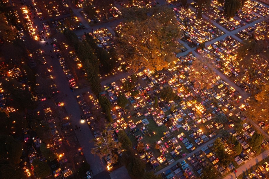 Cmentarz na Starych Powązkach w Warszawie /Leszek Szymański /PAP