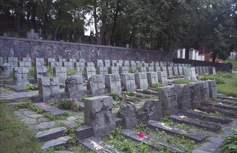 Cmentarz na Wileńskiej Rossie. Spoczywają tu żołnierze polegli m.in. w bojach w 1944 roku /Jan Bogacz /PAP