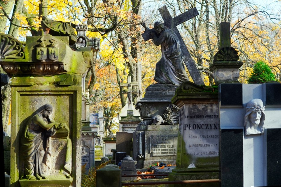 Wieczny odpoczynek tanio sprzedam. Tak się handluje grobami w sieci