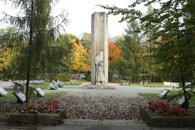 Cmentarz Rakowicki w Krakowie: Kwatery, gdzie pochowani są żołnierze Armii Czerwonej /Stanisław Rozpędzik /PAP