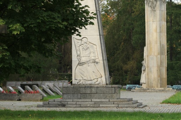 Cmentarz Rakowicki w Krakowie: kwatery, gdzie pochowani są żołnierze Armii Czerwonej /Stanisław Rozpędzik /PAP