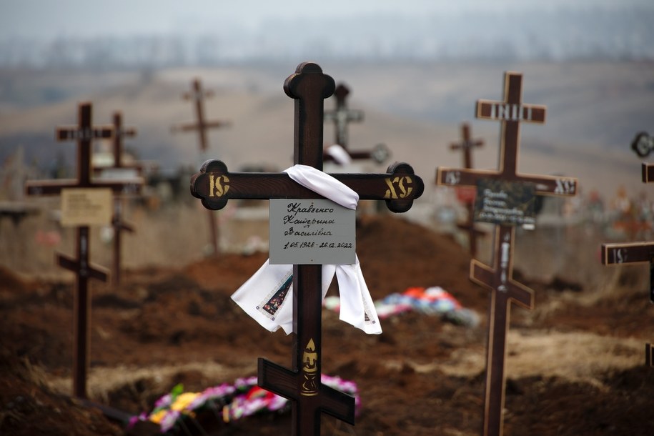 Cmentarz w Bachmucie /Shutterstock