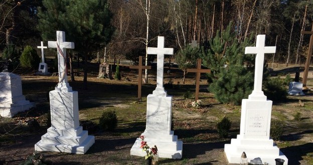 Cmentarz w Ostrówkach /Krzysztof Kot /RMF