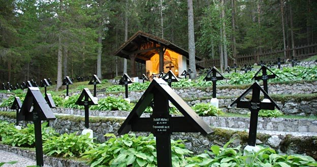 Cmentarz wojenny Monte Piano /fot. Paweł Pawłowski /Odkrywca