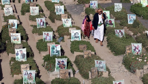 Cmentarzysko bojowników Huti /YAHYA ARHAB /PAP/EPA