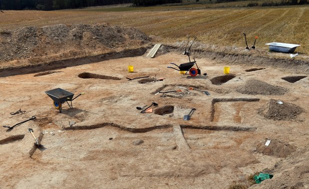 Cmentarzysko sprzed 4 tys. lat pełne grobów młodych kobiet i dzieci