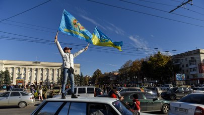 CNN: Rosja celowo opóźniła wycofanie wojsk z Chersonia. Powodem wybory w USA