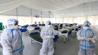 ​Co 15 sekund umiera chory na COVID-19. Liczba ofiar śmiertelnych przekroczyła 700 tys.