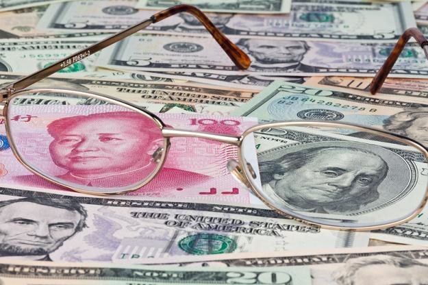 Co Chiny zrobią z nadmiarem amerykańskich dolarów? /AFP