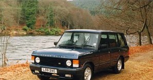 Co ciekawe, Range Rover był już w przeszłości oferowany w przedłużonej odmianie. Wersję LSE, bo tak się nazywała, sprzedawano w latach 1992-1994 (fot.). /Land Rover