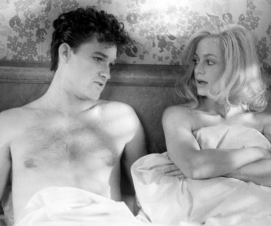 Co ciekawe, Russell znany jest nie tylko ze swoich kinowych wcieleń, ale także... długoletniego związku, który w pełnym głośnych rozstań Hollywood jest prawdziwym ewenementem. Od 1983 roku aktor tworzy szczęśliwą parę z inną gwiazdą kina, Goldie Hawn, z którą wspólnie wychował jej córkę, Kate Hudson, również znaną aktorkę.  

Spotkali się na planie komediodramatu "Szybka zmiana". Według Russella, początek tej znajomości był jednak niefortunny. Aktor przyznał, że miał wówczas "najokropniejszego kaca na świecie".

"Kiedy poznałem Goldie, byłem na takim etapie życia, w którym zdecydowanie pokazywałem się od najgorszej strony, jeśli chodzi o każdy rodzaj relacji międzyludzkiej. Tak też się stało w tym przypadku. Pokazałem się od najgorszej strony i stwierdziłem, że jeśli sobie z tym poradzi, to może istnieje szansa na to, żebyśmy byli razem. Prawda jest taka, że jeśli na początku pokażesz swoją najlepszą stronę, stawiasz bardzo wysoko poprzeczkę, Trudno to później utrzymać " - wyznał szczerze. "Gdybyś rzeczywiście tak postąpił, nie byłabym dziś z tobą" - odparła ze śmiechem Hawn. "Poza tym byłeś wtedy naprawdę zabawny" - dodała.