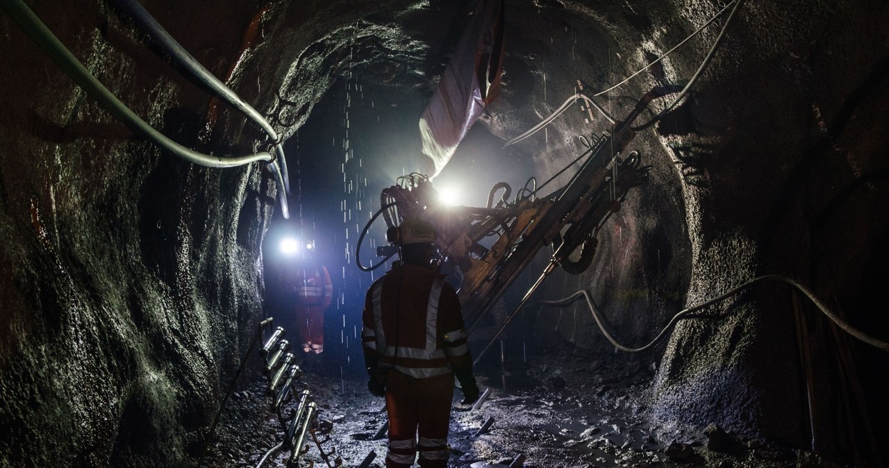 Co czwarty górnik liczy na możliwość pracy w kopalni do emerytury /123RF/PICSEL