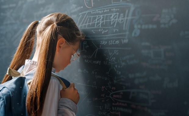 Co czwarty Polak alarmuje o tym problemie w szkole. Wyniki sondażu powinni przeczytać w MEN