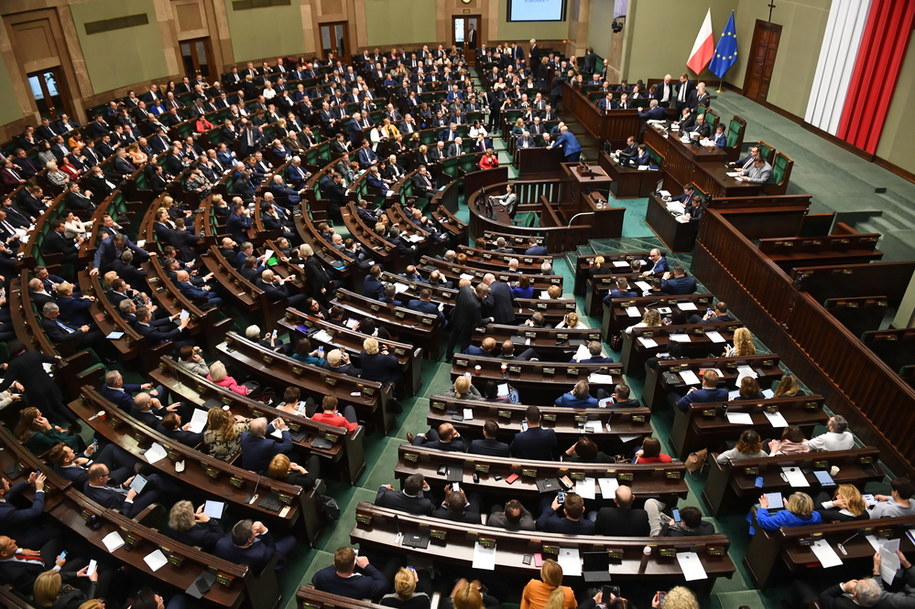 Co czwarty poseł PiS jest jednocześnie członkiem rządu / 	Radek Pietruszka   /PAP