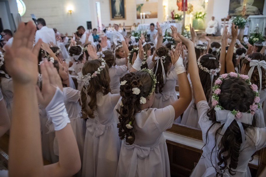 Część rodziców gotowa jest wziąć kredyt na komunię