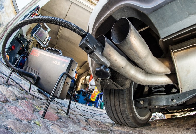 Co dalej z podatkiem od posiadania samochodów spalinowych? Jest jasna odpowiedź Ministerstwa Klimatu i Środowiska /AFP
