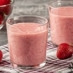 Co dodać do truskawek, żeby schudnąć? Przepis na dietetyczne smoothie, które podkręca metabolizm