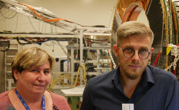 Co dzieje się w Wielkim Zderzaczu Hadronów, gdy - pozornie - nic w nim się nie dzieje?