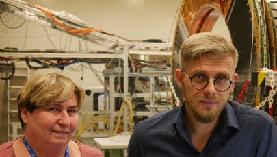 Co dzieje się w Wielkim Zderzaczu Hadronów, gdy - pozornie - nic w nim się nie dzieje?