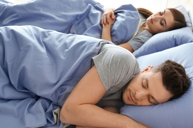 Co dzieje się z ludzkim ciałem podczas snu? /Getty Images