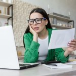 Co grozi, gdy nie zapłacisz rachunków na czas? Konsekwencje to nie tylko odsetki