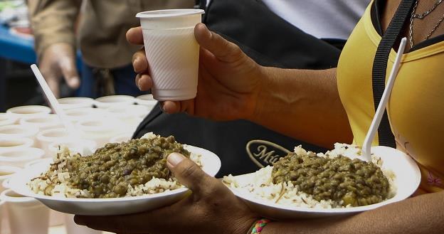 Co i gdzie jeść, jeżdżąc po świecie? /AFP