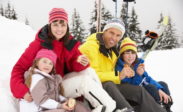 Co jeść na nartach? Poradnik dietetyka 