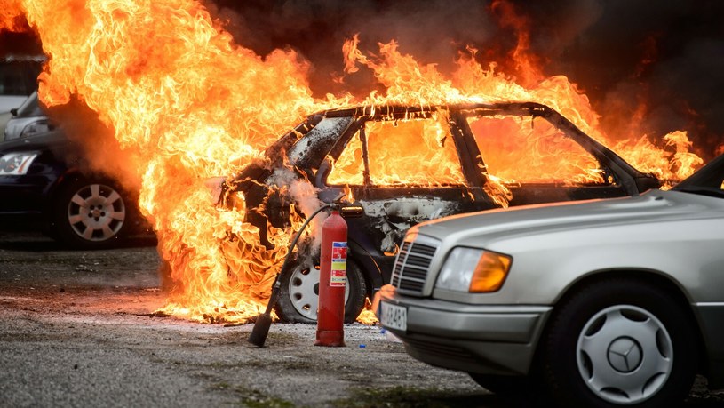 Co jest przyczyną pożarów samochodów? /Zbyszek Kaczmarek /Reporter